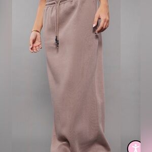 BNWT - PRETTYLITTLETHING BROWN THICK SWEAT SKIRT US SIZE 4